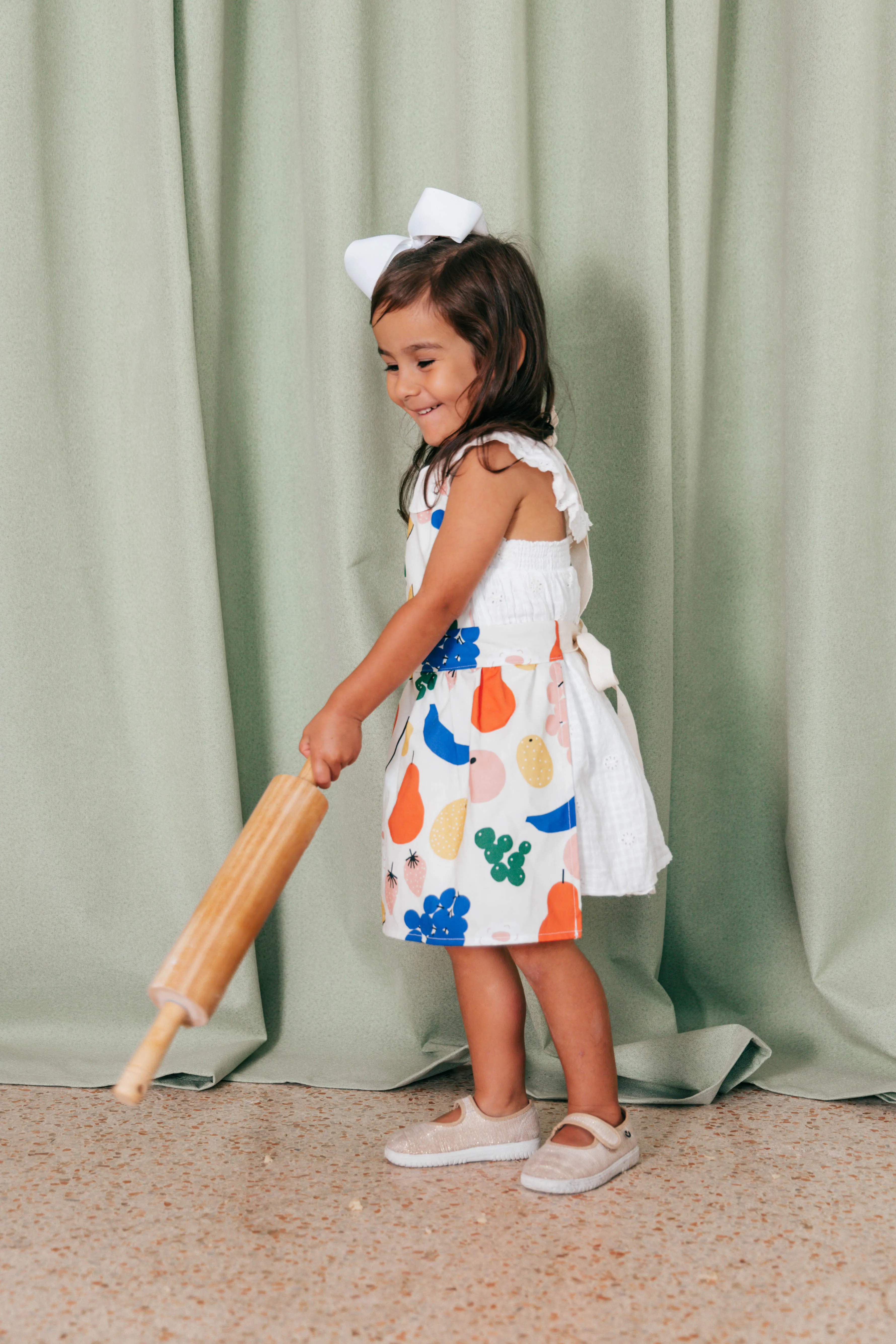 Child's Gidget Apron White Fruits Print