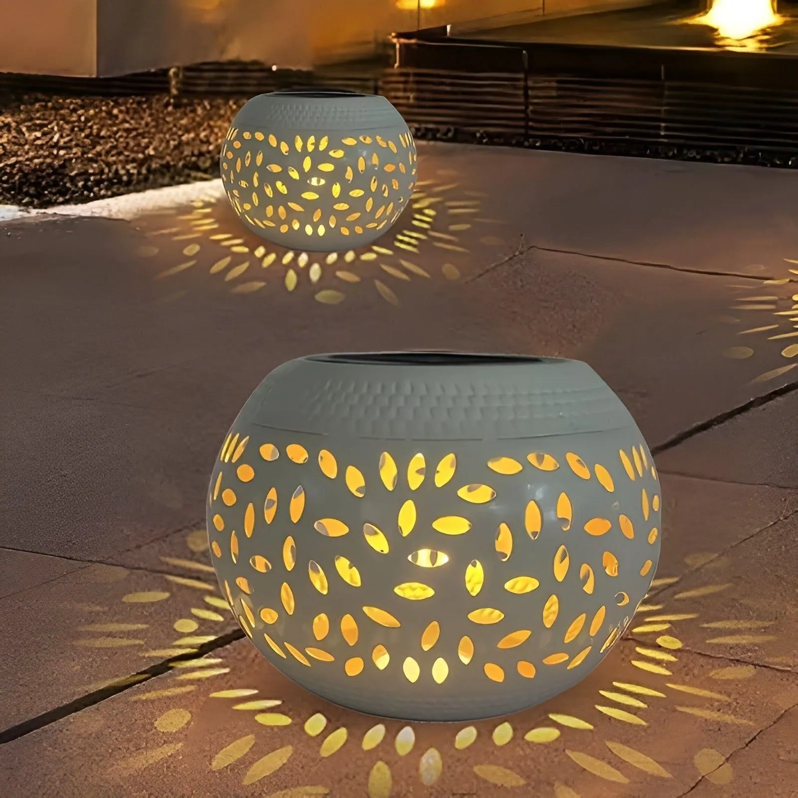 GardenTwinkle Light - Metallische Solar-Terrassenbeleuchtung mit Punktmuster & Halloween-Licht