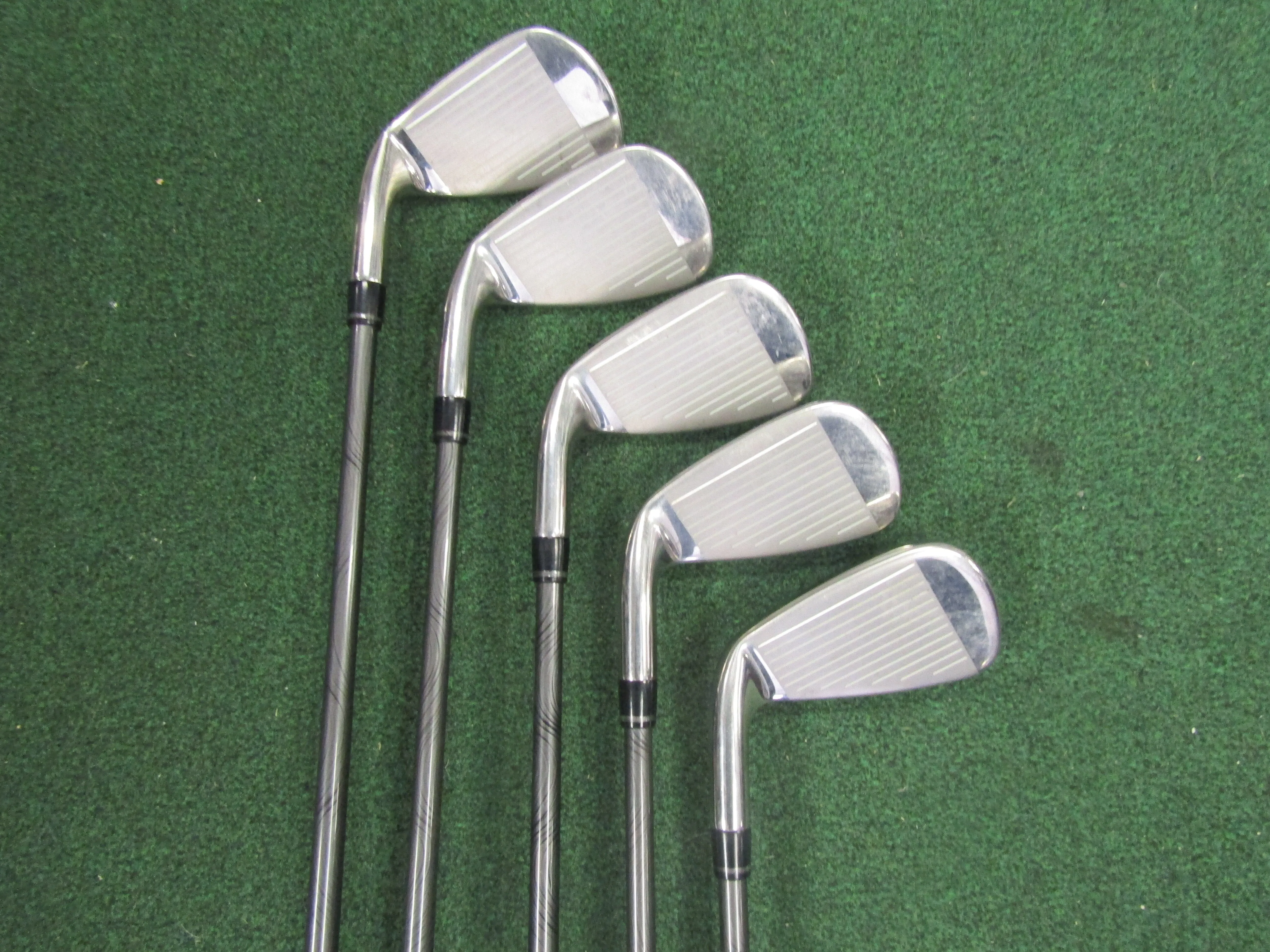 Wilson Launch Pad #7-PW, GW 5 pc. Iron Set Reg. Flex Graphite Shafts MRH