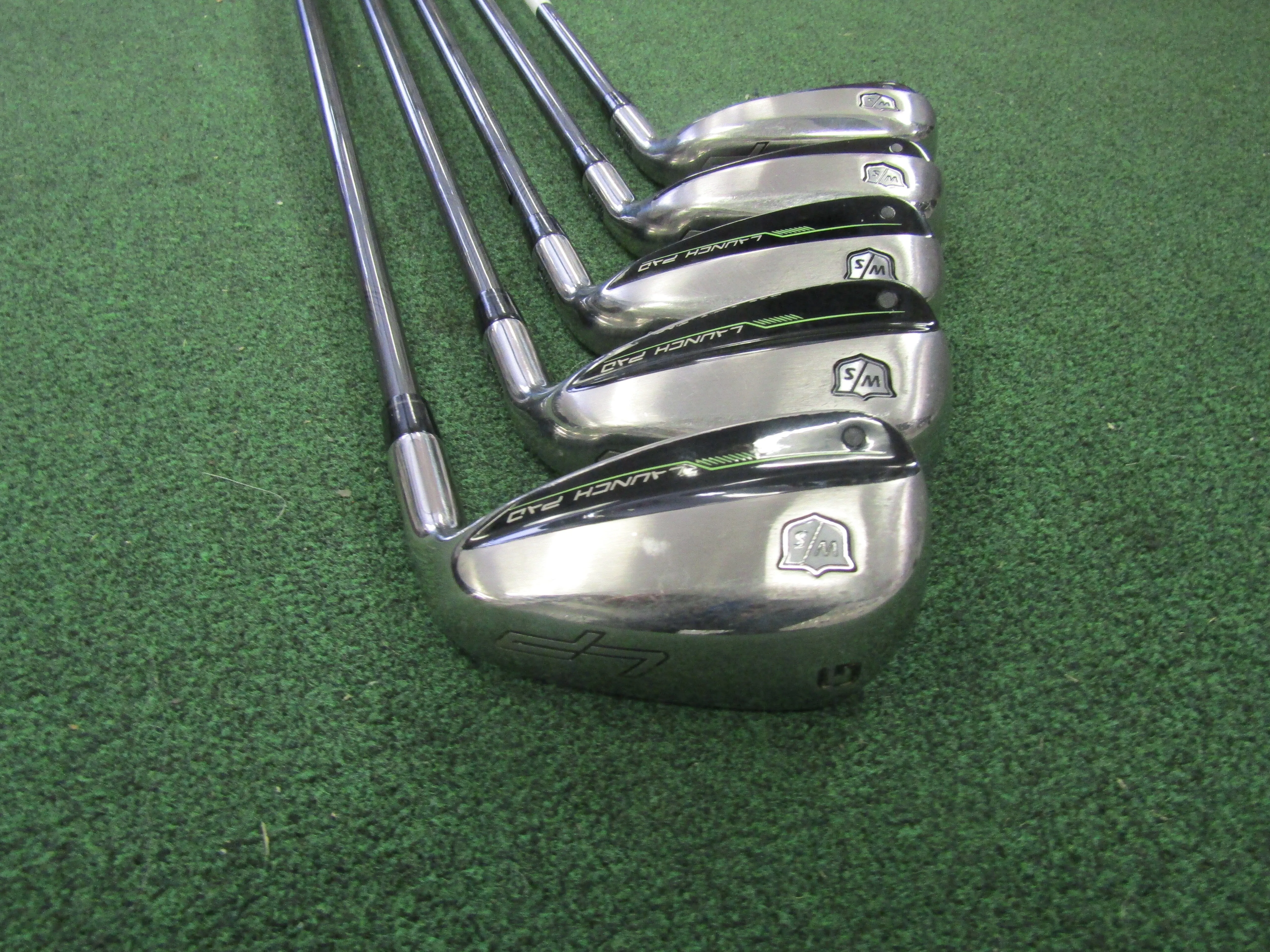 Wilson Launch Pad #7-PW, GW 5 pc. Iron Set Reg. Flex Graphite Shafts MRH